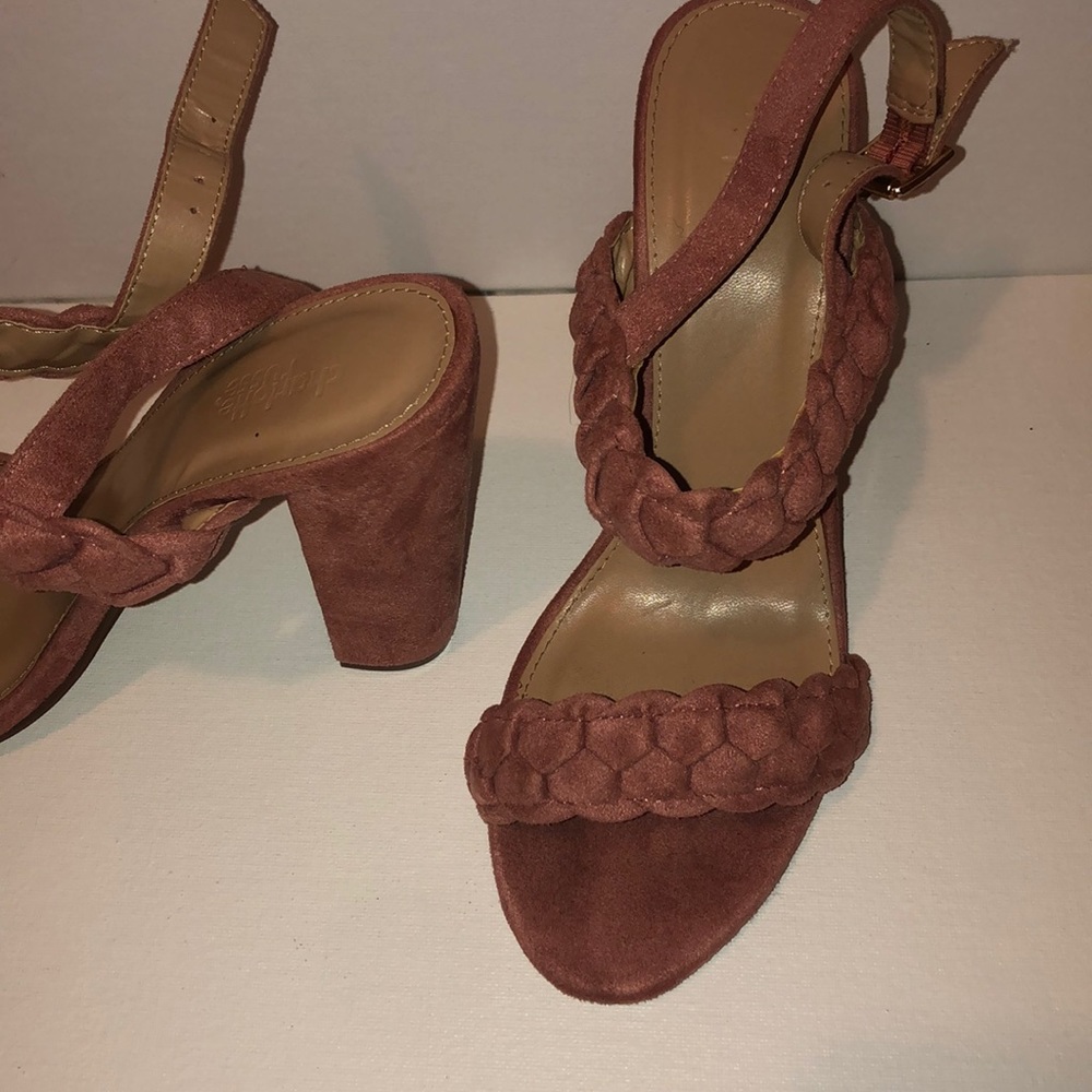Heels - Picture 2 of 3